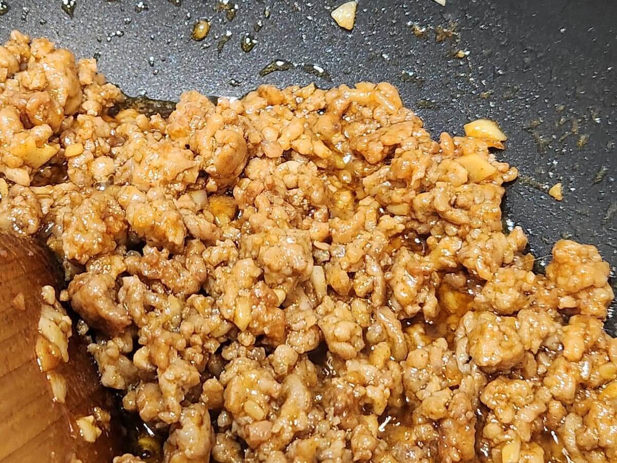 「たっぷりピリ辛豚ミンチ丼」